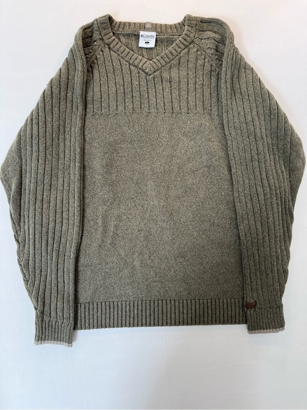 Columbia Men's Olive Ribbed V-Neck Pullover Sweater